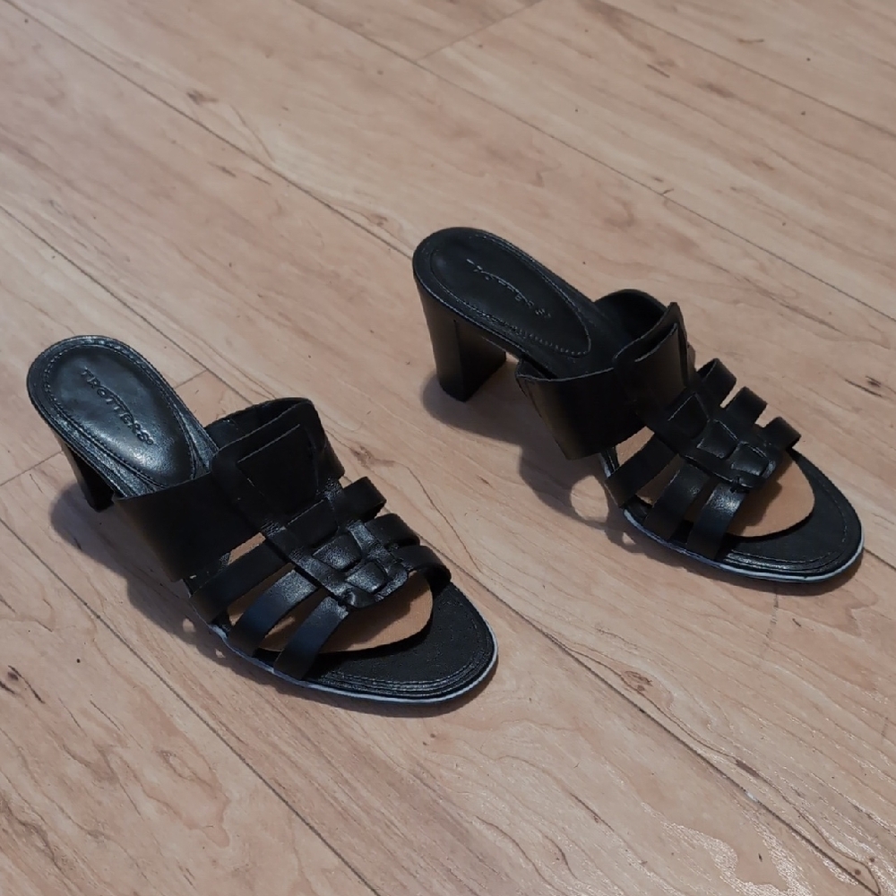 Trotters Black Strappy Women's Mules